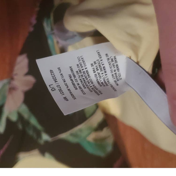 NWT! Isabella Rose Islander Ruffle Bikini Top Black Floral Large ~ Pool or Beach - Picture 8 of 9